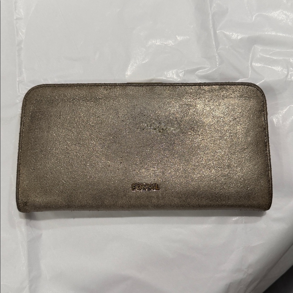 NWT Fossil Leather Wallet distressed